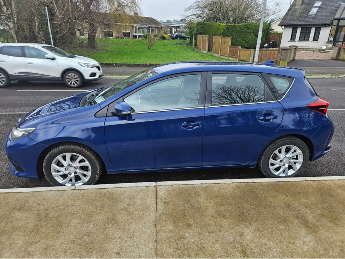 Toyota Auris 1.6 D-4D 110 BUSINESS E EDITION 5DR 1 - Image 4