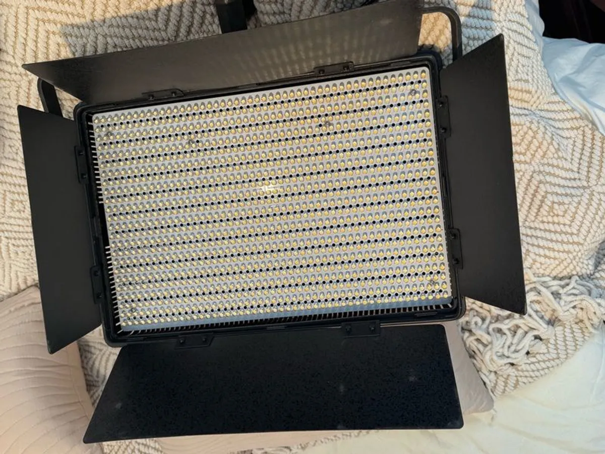 4 ‘Ledgo’ Bi-colour Lights & And 3 Power Supplies - Image 2
