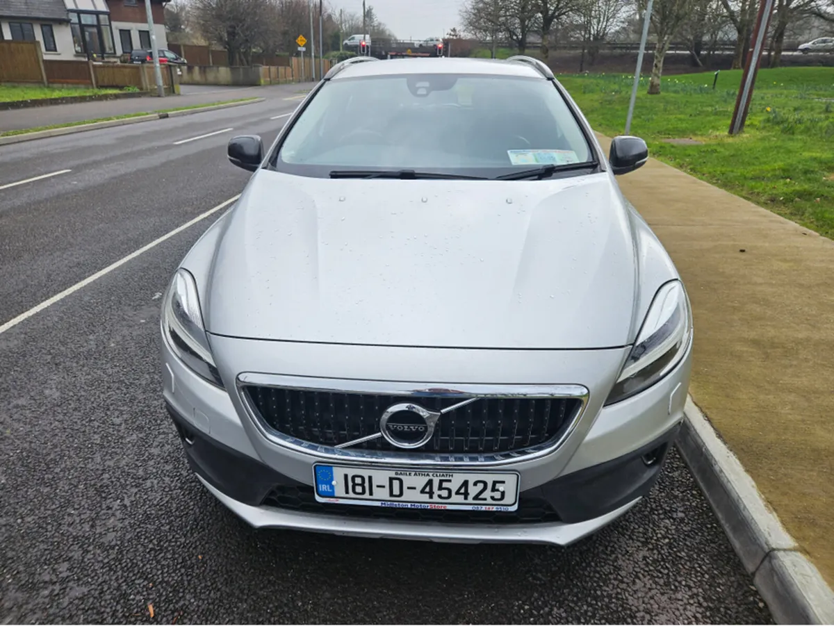 Volvo V40 CROSS COUNTRY D2 PLUS ED 5DR Diesel - Image 2