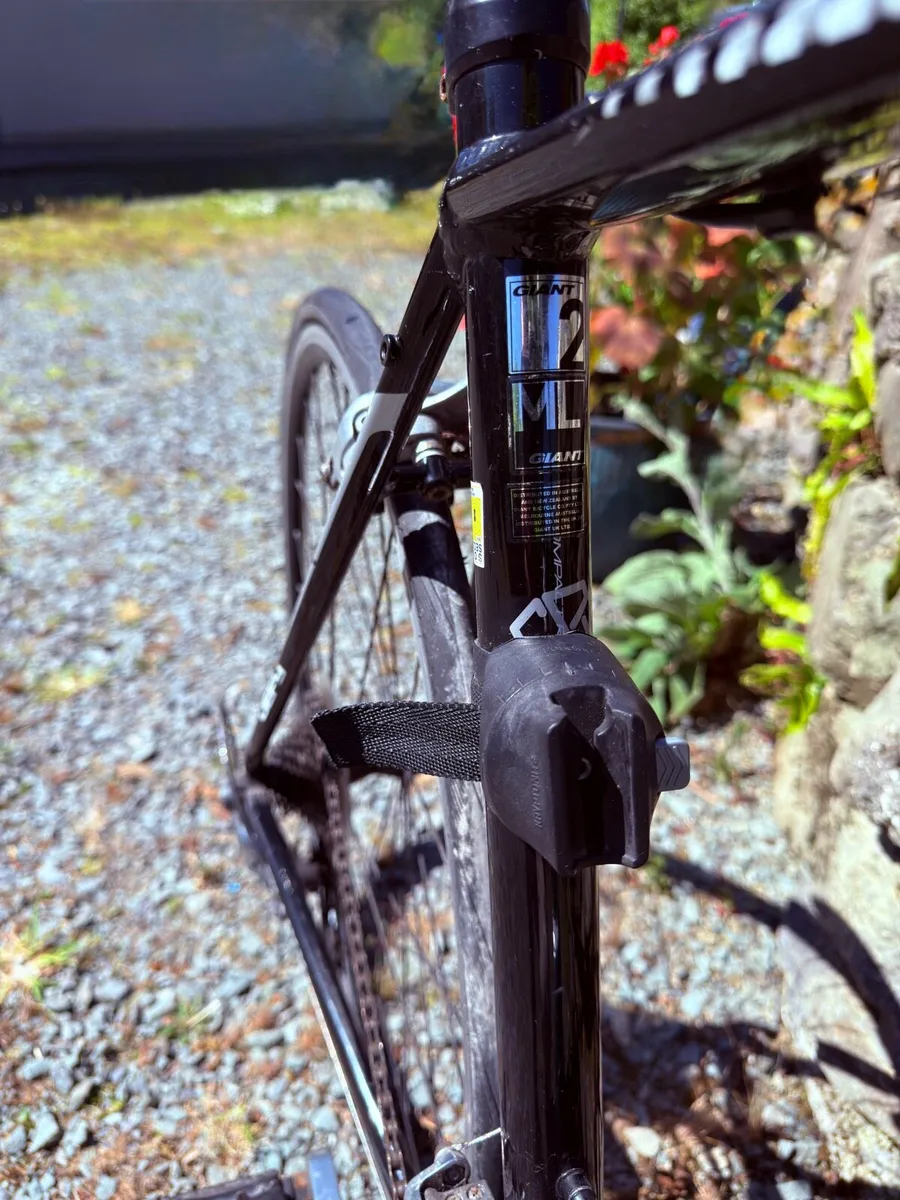 Giant Defy 2 Road Bike - Image 4