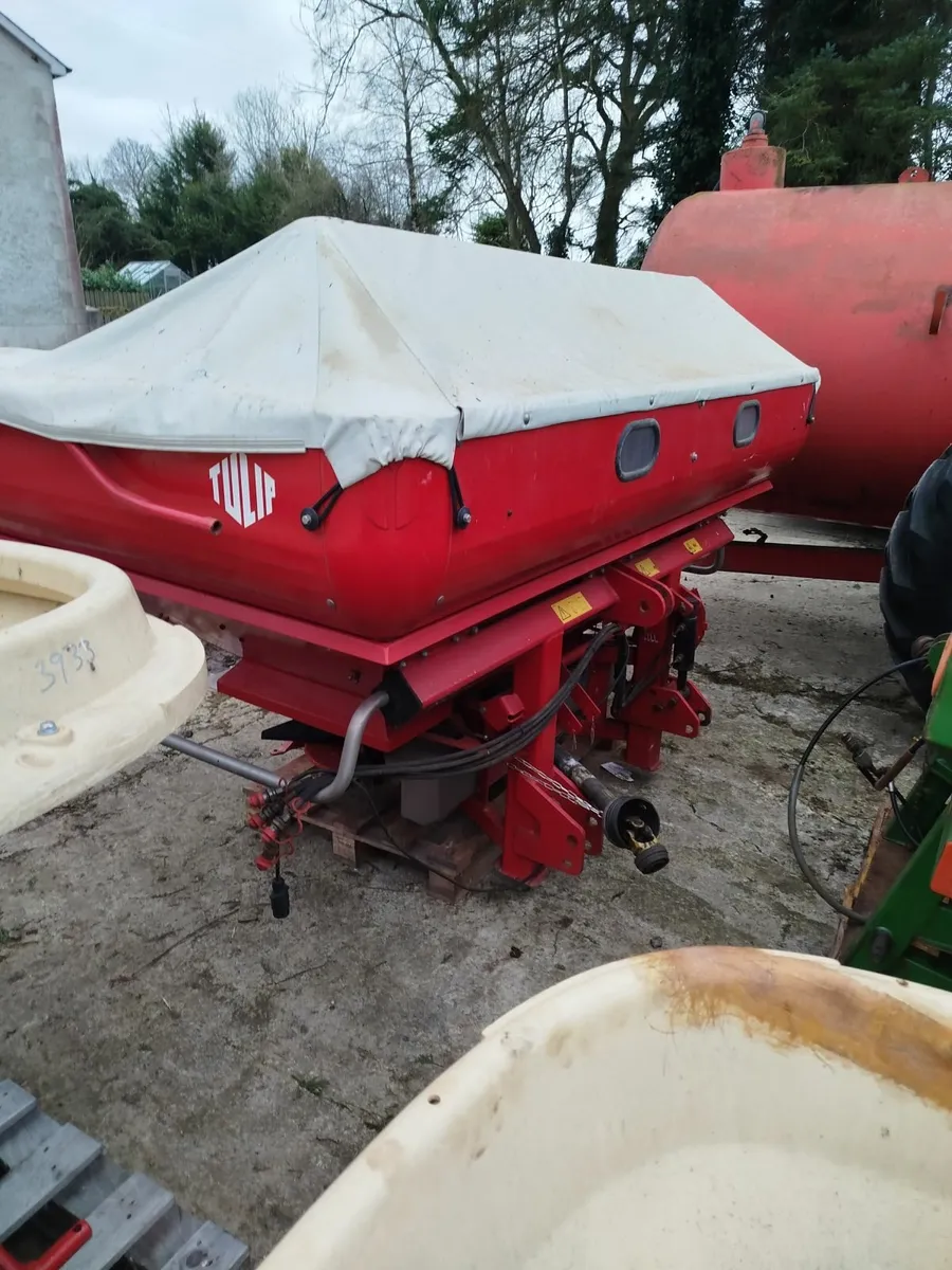 Fertilizer sower