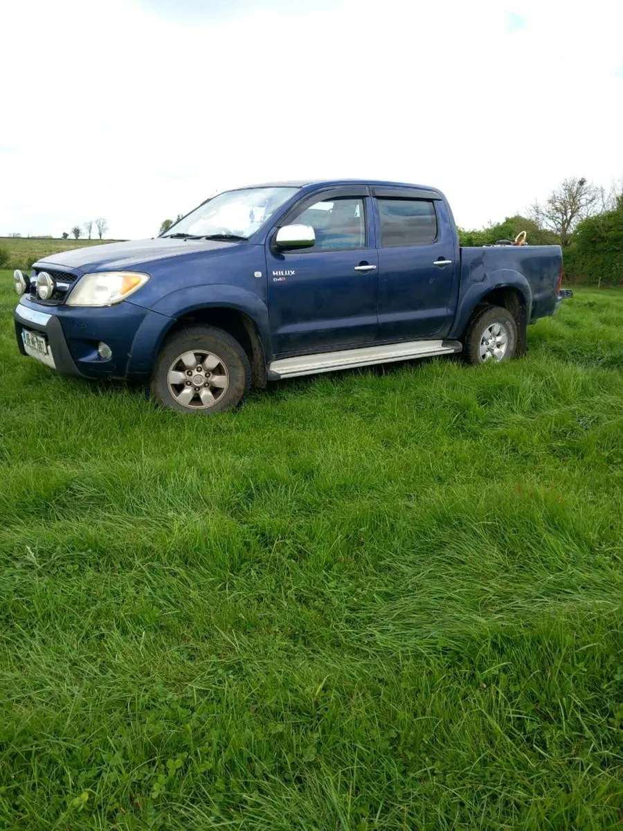 Hilux army tank - Image 1