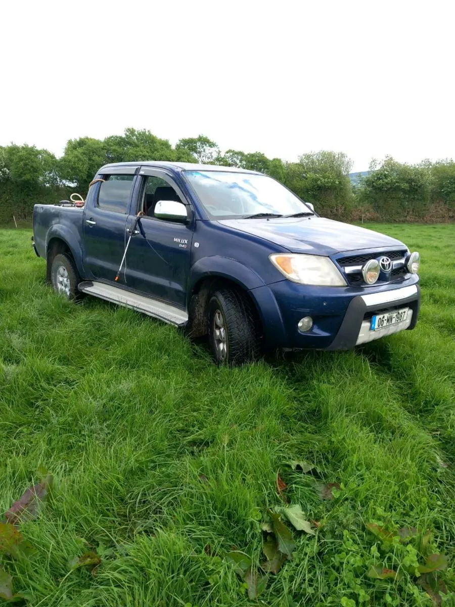Hilux army tank - Image 3