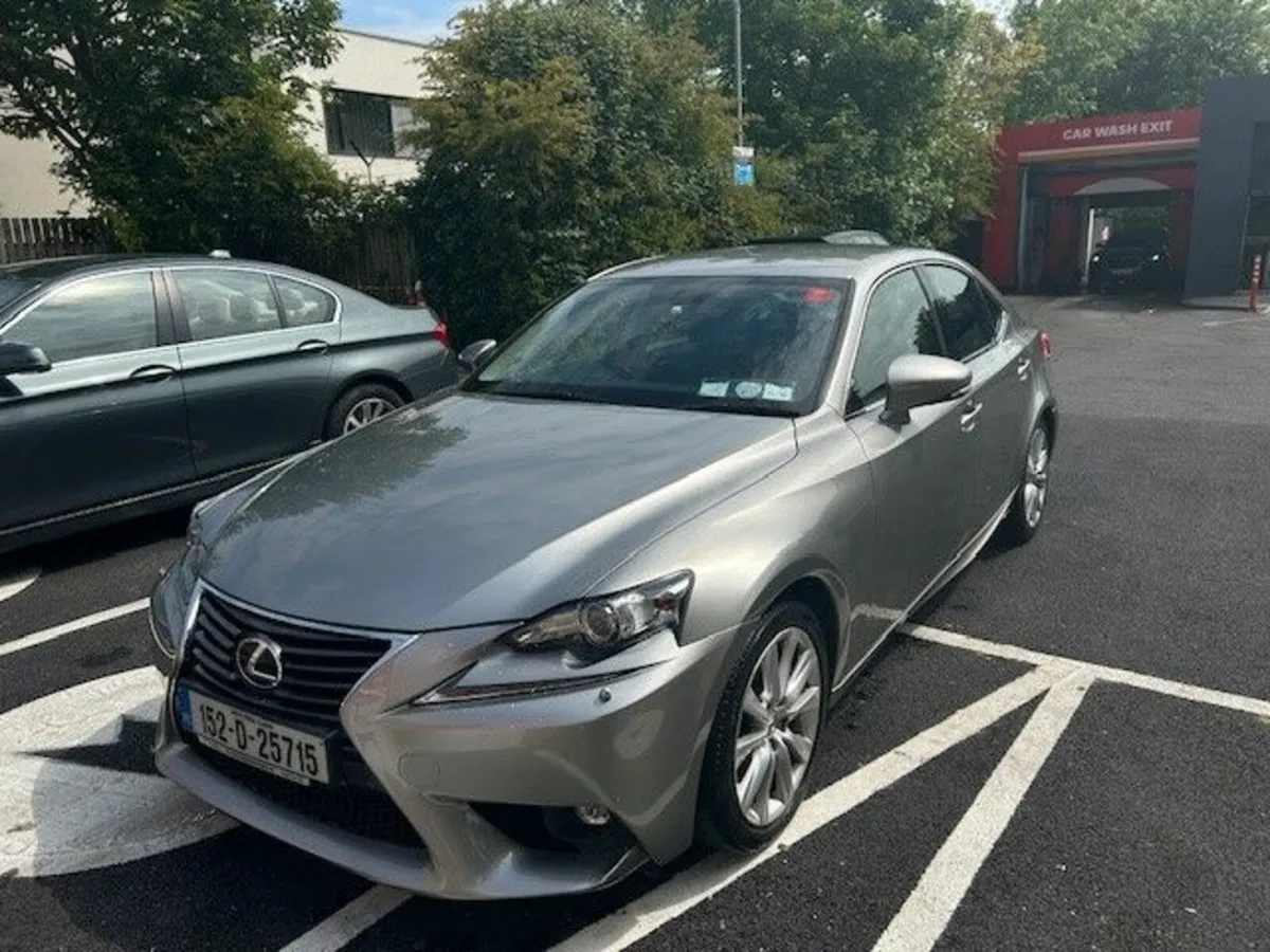 2015 Lexus IS 300H 2.5 Hybrid Executive EDT E-cvt - Image 2