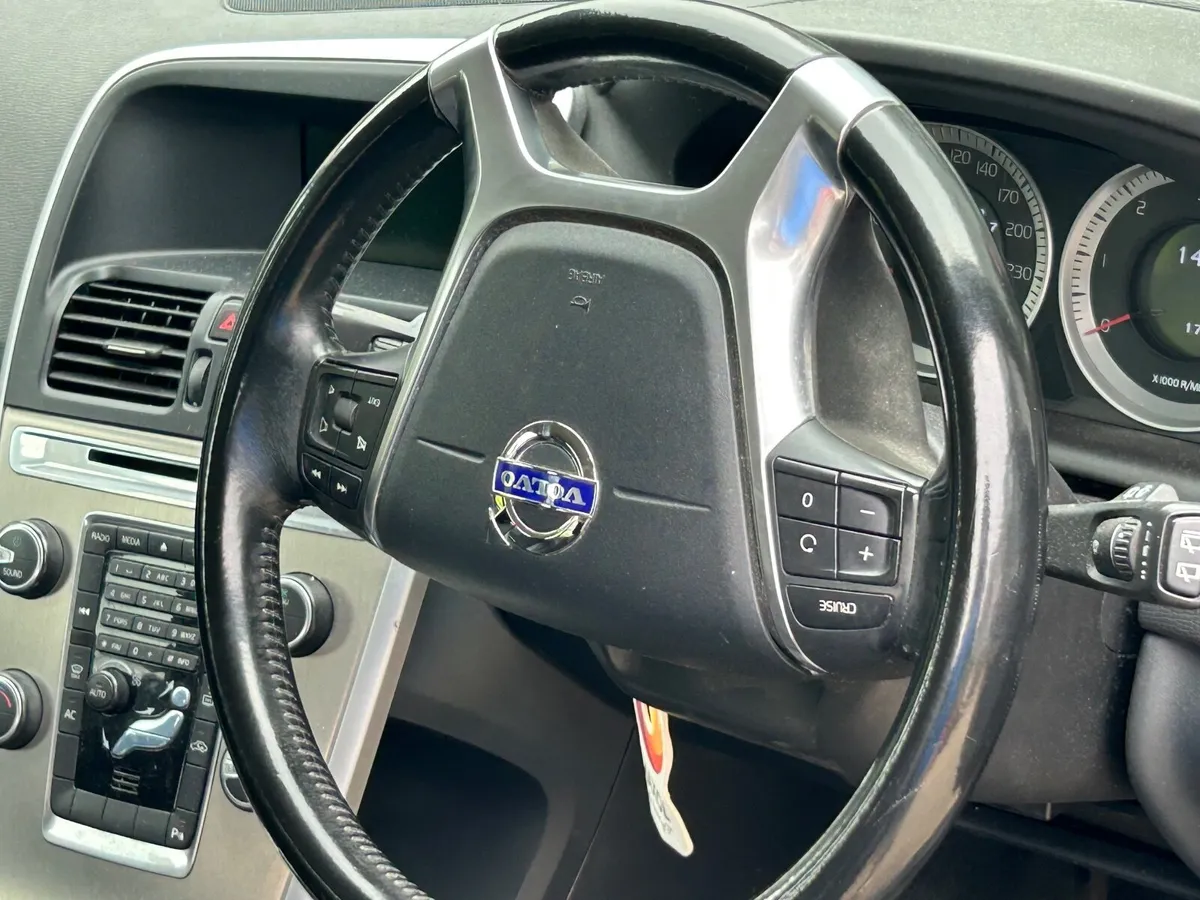 Volvo XC60 2011 - Image 2