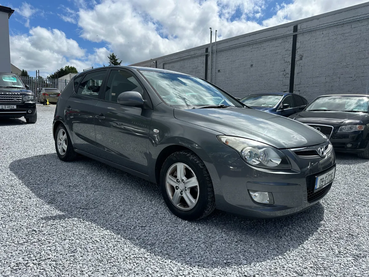 2009 Hyundai i30 1.6 CRDI 115BHP Deluxe Auto - Image 1