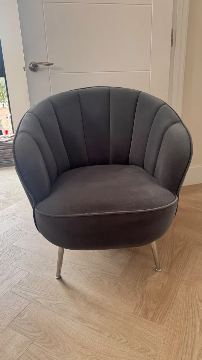 Furniture - chair - Image 1