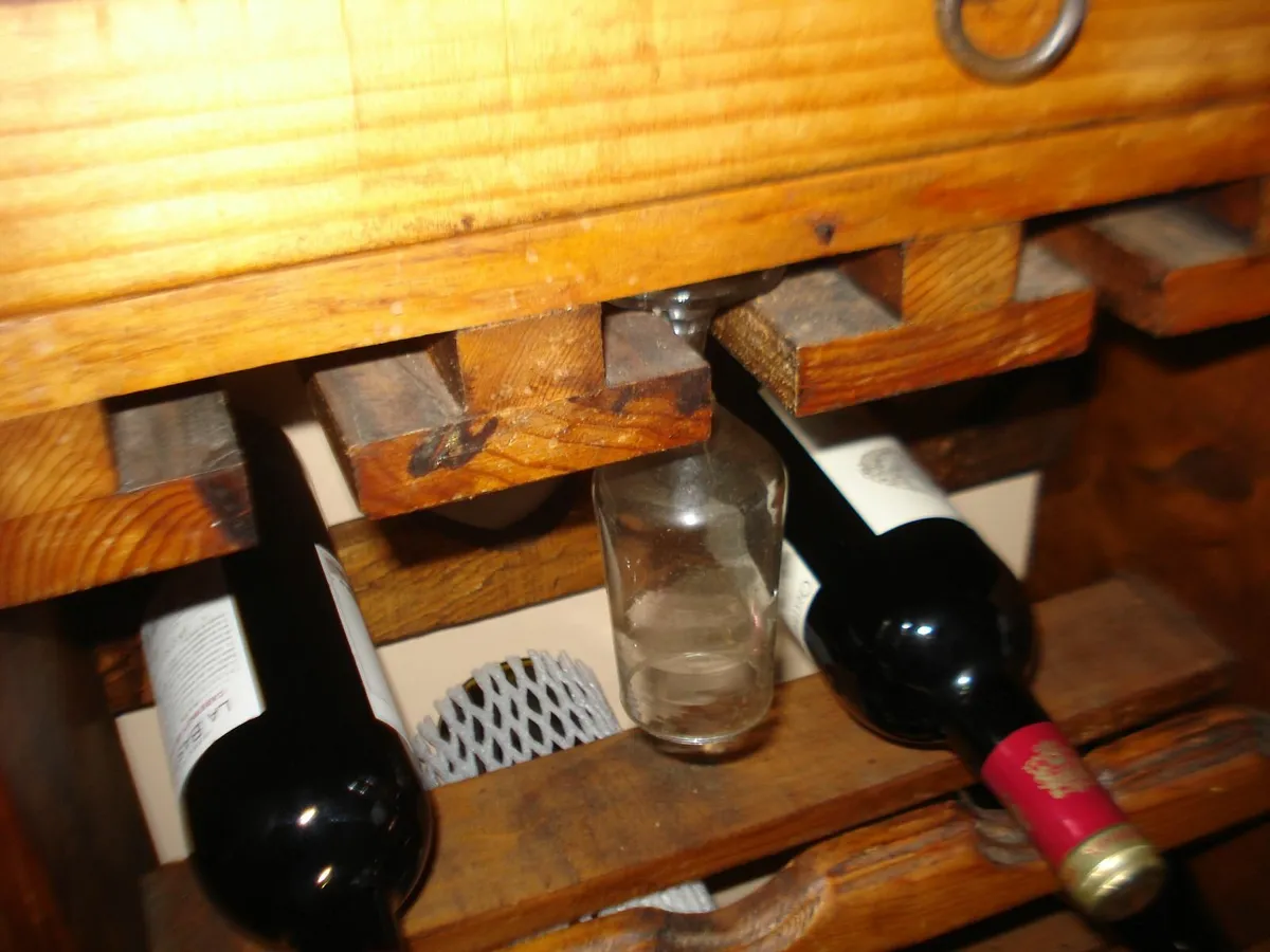 MEXICAN PINE COMPACT  WINE BOTTLE/GLASS RACK. - Image 3