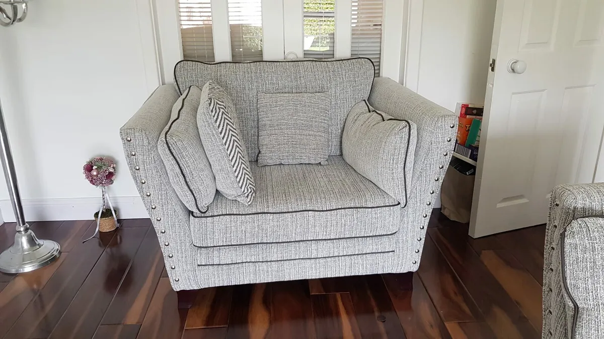 Minogues Furniture 3 seater  Couch and 1 seater - Image 2