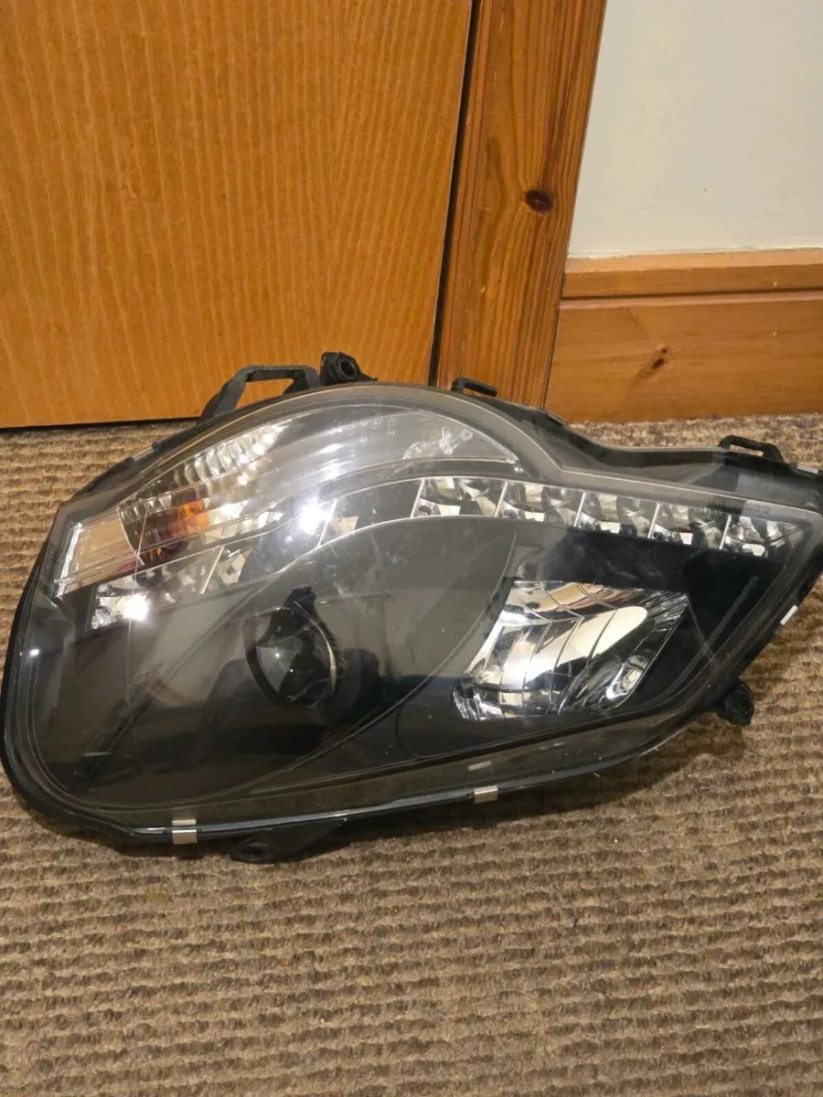 Volkswagen Polo Headlight - Image 2