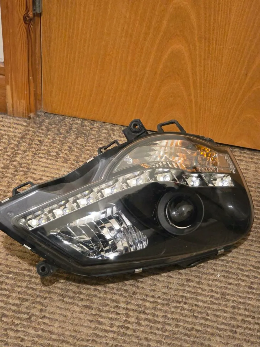 Volkswagen Polo Headlight - Image 3