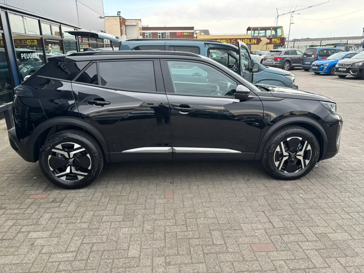 NEW Peugeot 2008 hybrid - Image 2
