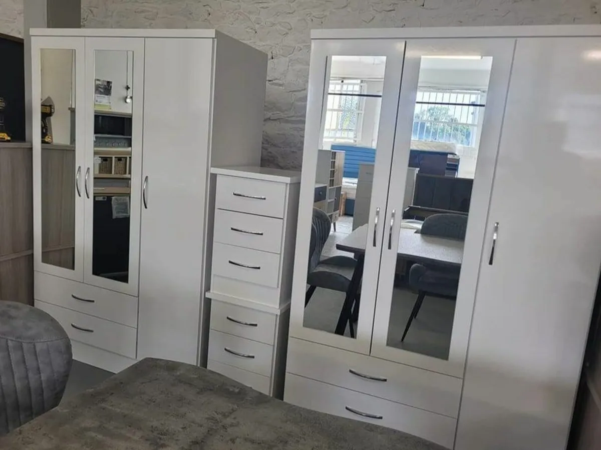 FURNITURE - Image 4