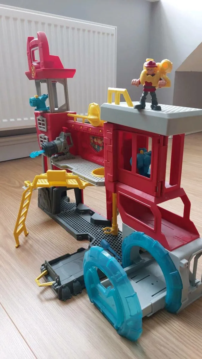 Transformers Rescue Bots Firestation - Image 2