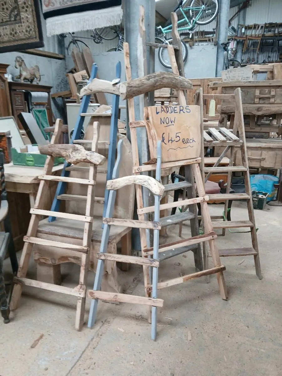 Mixed furniture and odd ment - Image 1