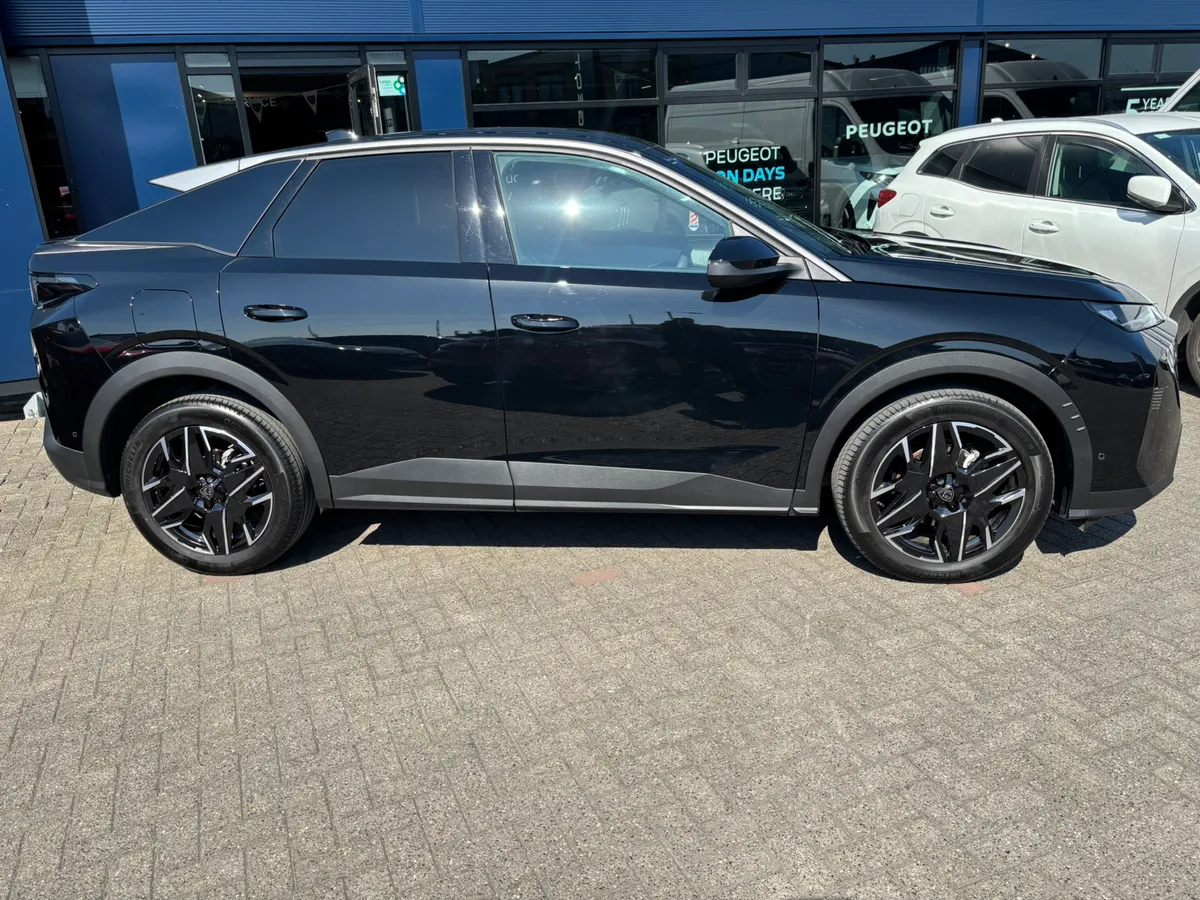 2024 Peugeot 3008 Allure Hybrid - Image 3