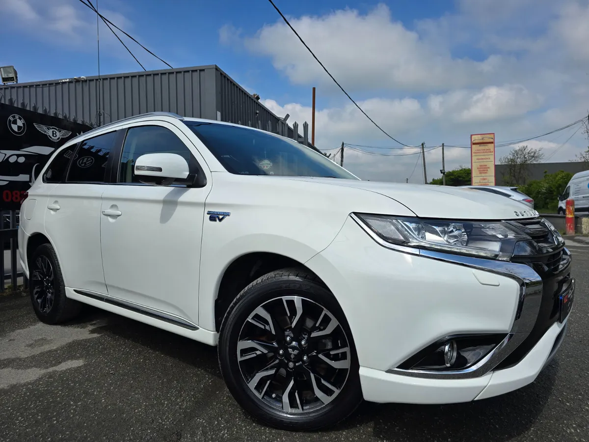 182 Mitsubishi Outlander Plug in Hybrid, LOW MILES - Image 1