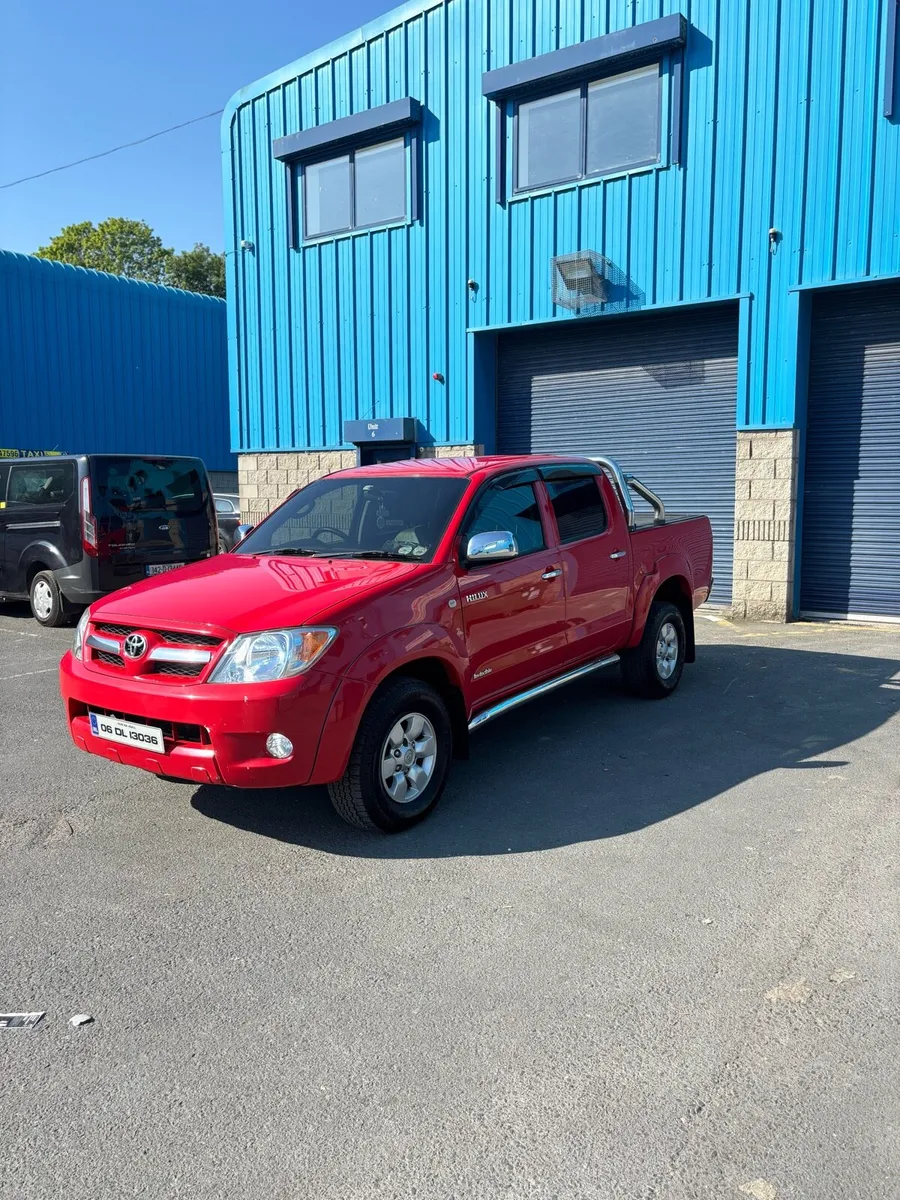 Toyota Hilux - Image 2
