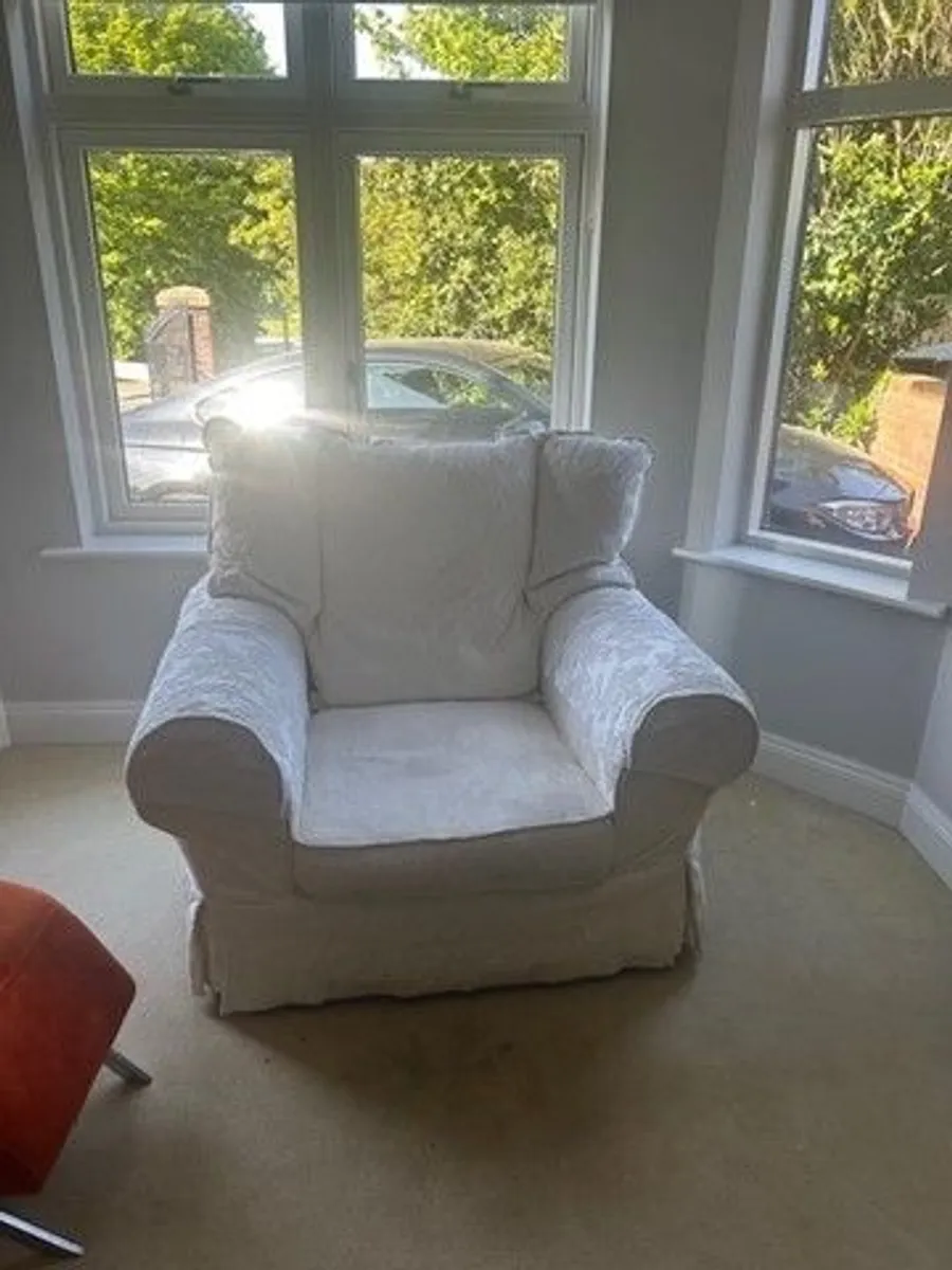 Traditional Classic White Sofa Set - Image 3