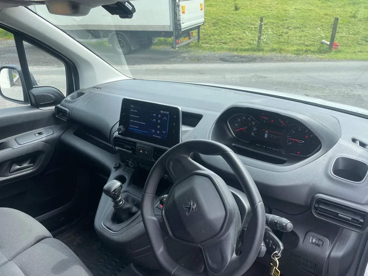 2023 Peugeot Partner Professional Prem+ - Image 3