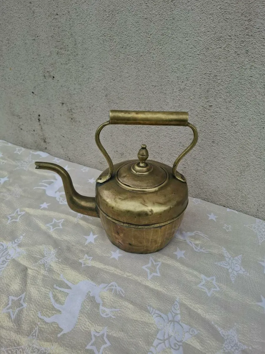 Brass tea pot postage possible - Image 1