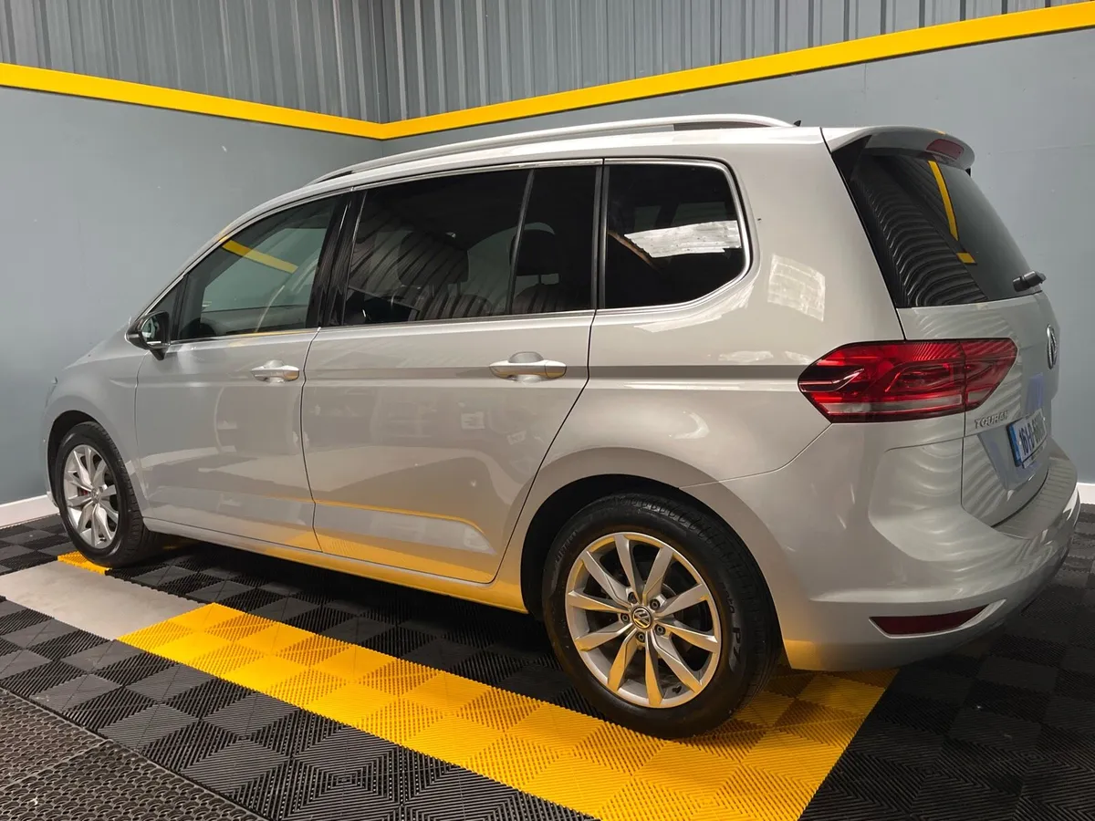VOLKSWAGEN TOURAN AUTOMATIC - Image 4