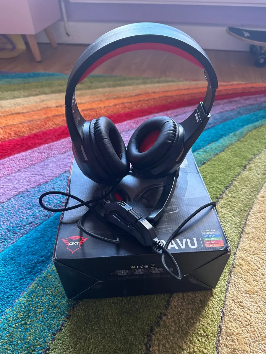XRocker Gaming Chair and Gaming Headset - Image 3