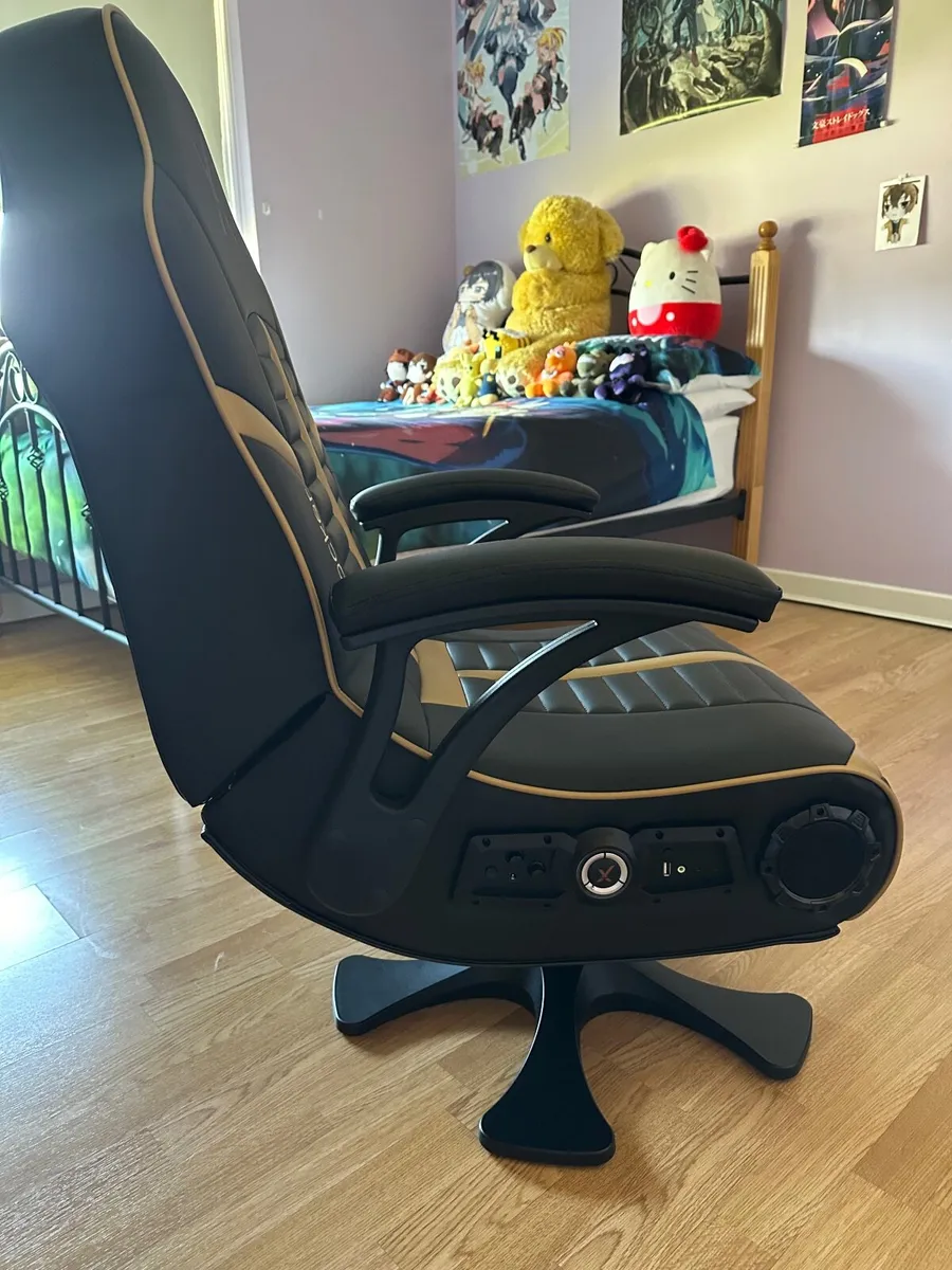 XRocker Gaming Chair and Gaming Headset - Image 4
