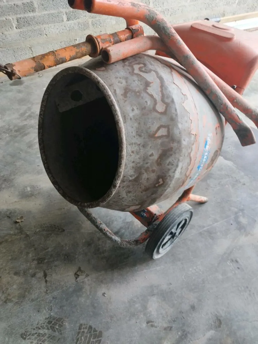 Cement mixer - Image 1
