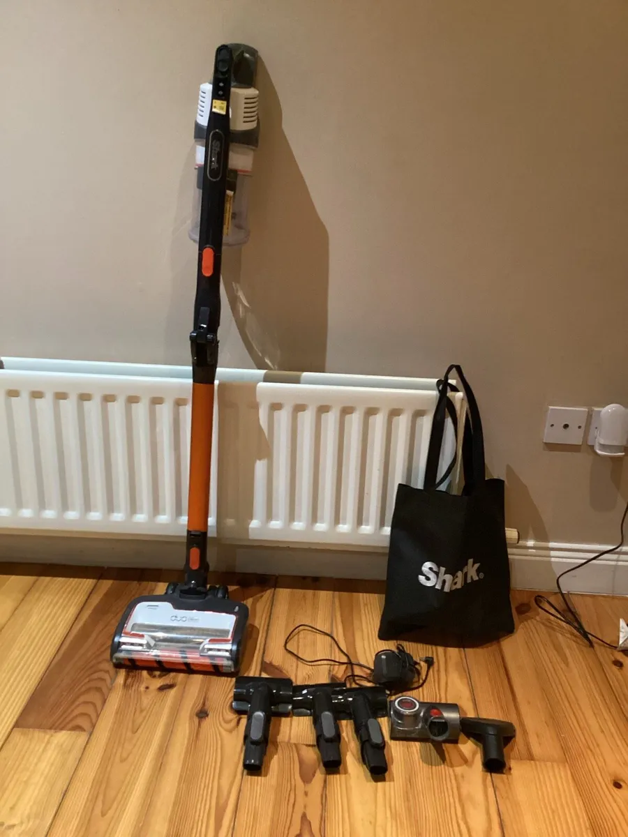 Shark Cordless  Duo Clean anti hair wrap hoover - Image 2