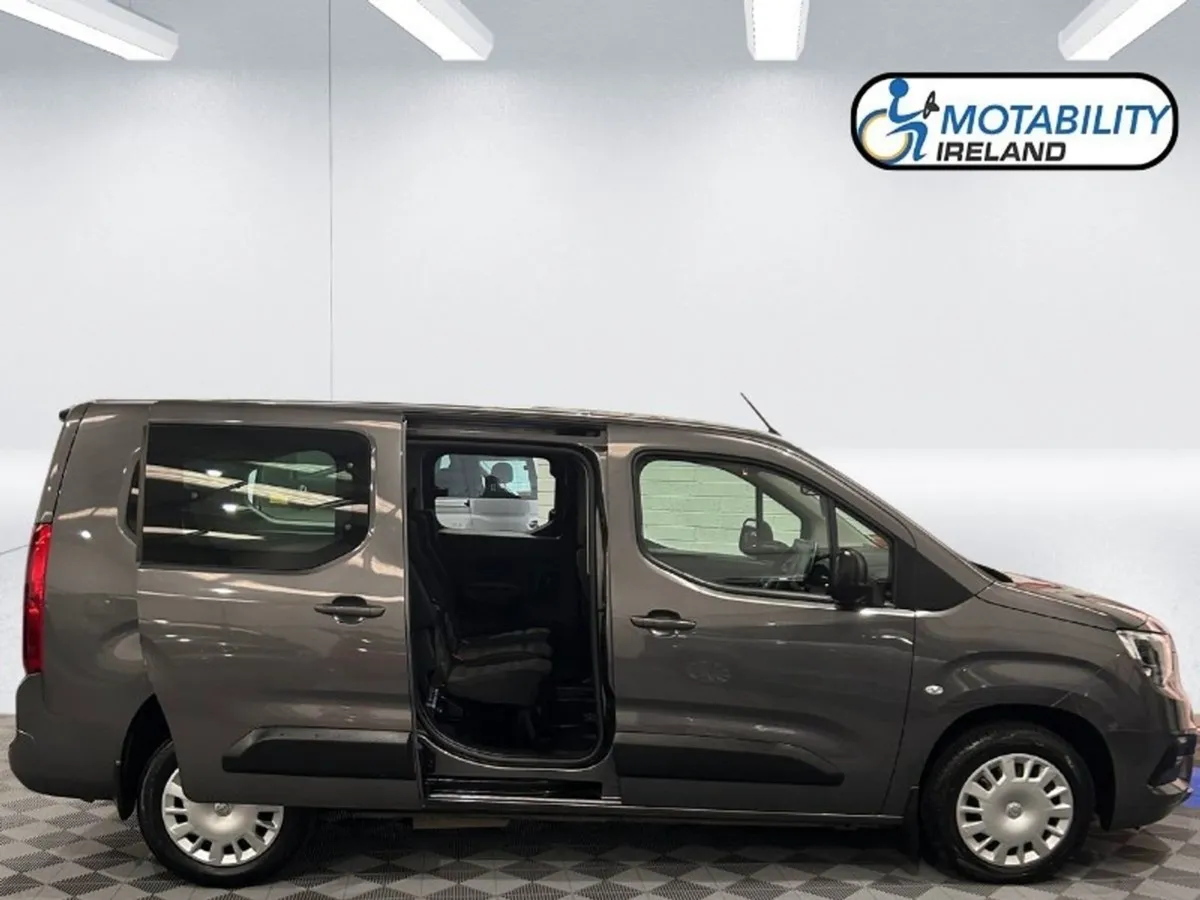 Opel Combo Wheelchair Accessible - Image 4