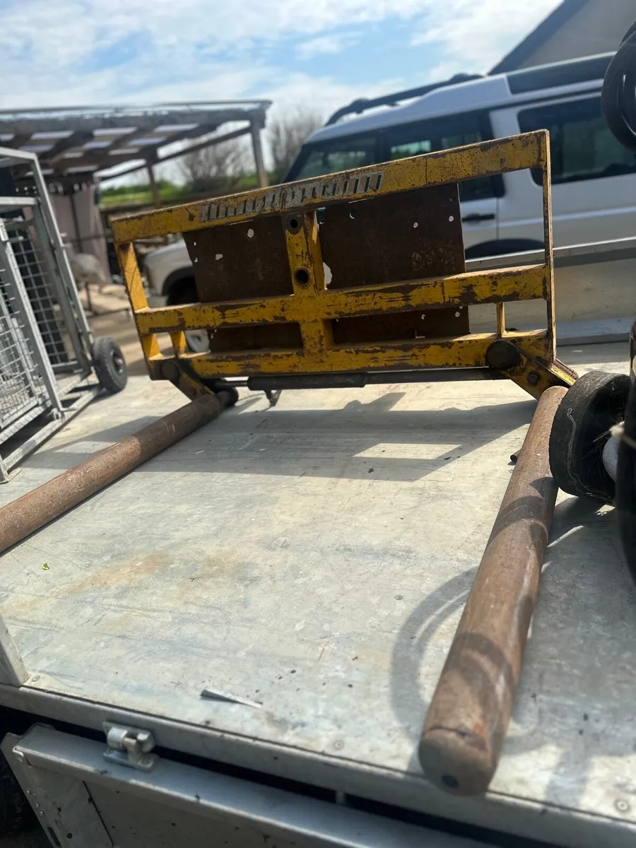 Bale stacker - Image 1
