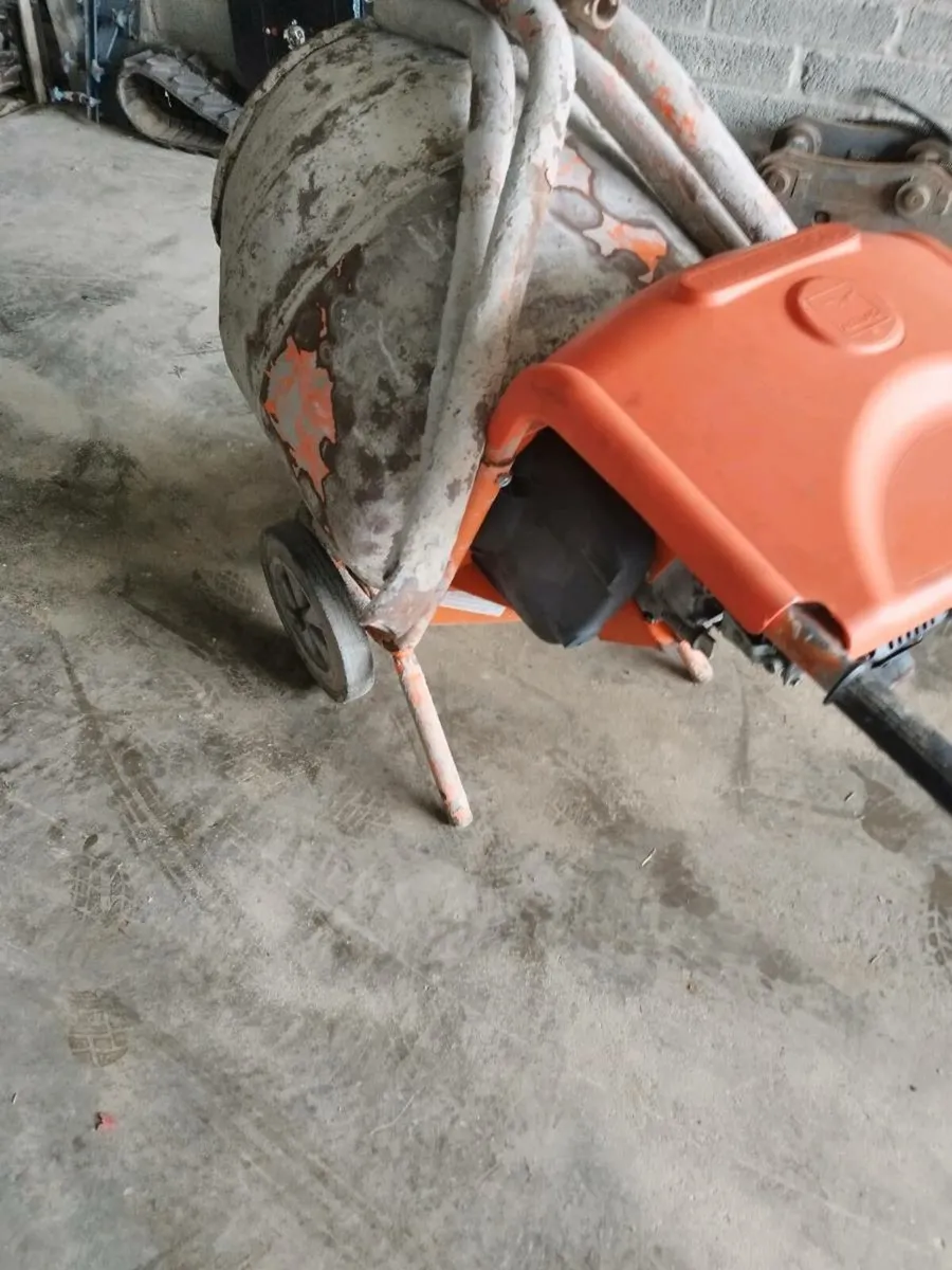 Cement mixer - Image 1
