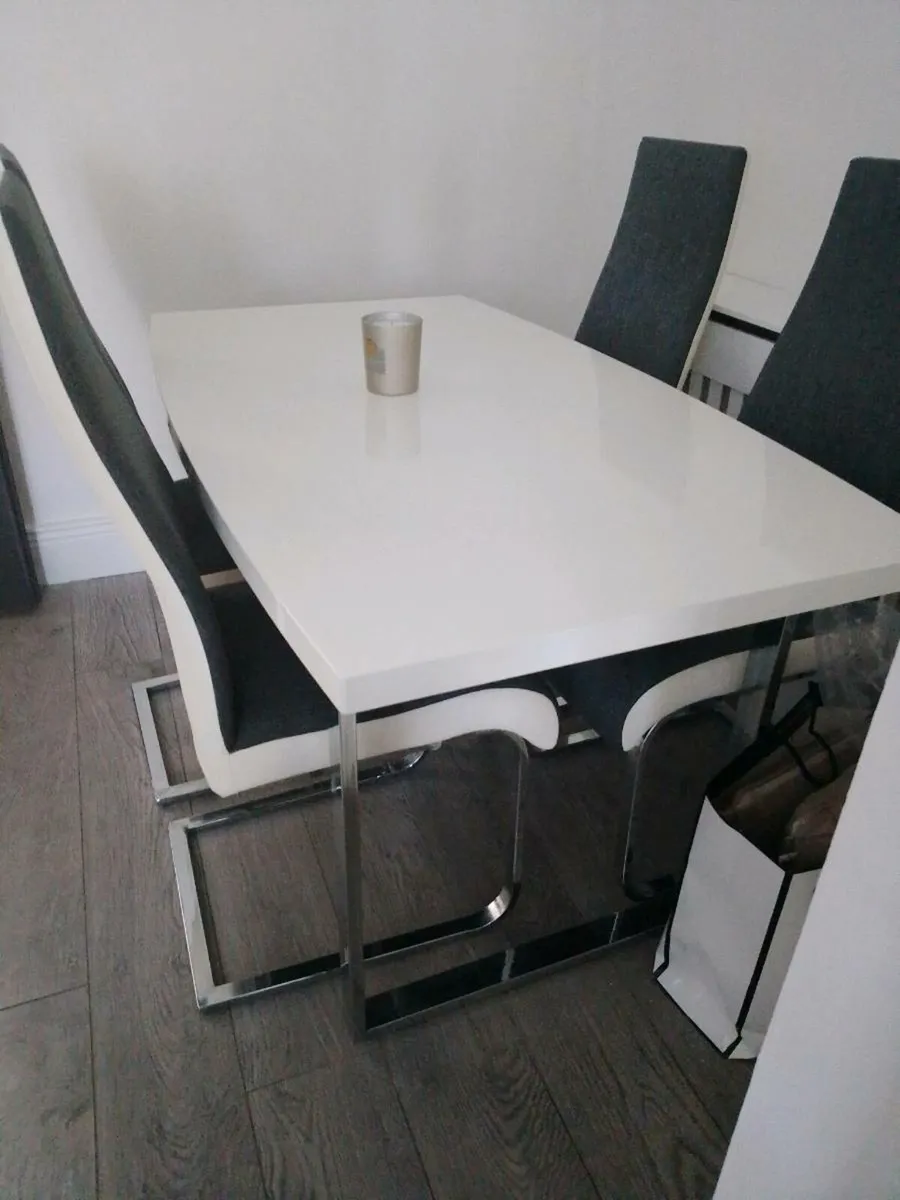 Dinning table and four chairs - Image 1