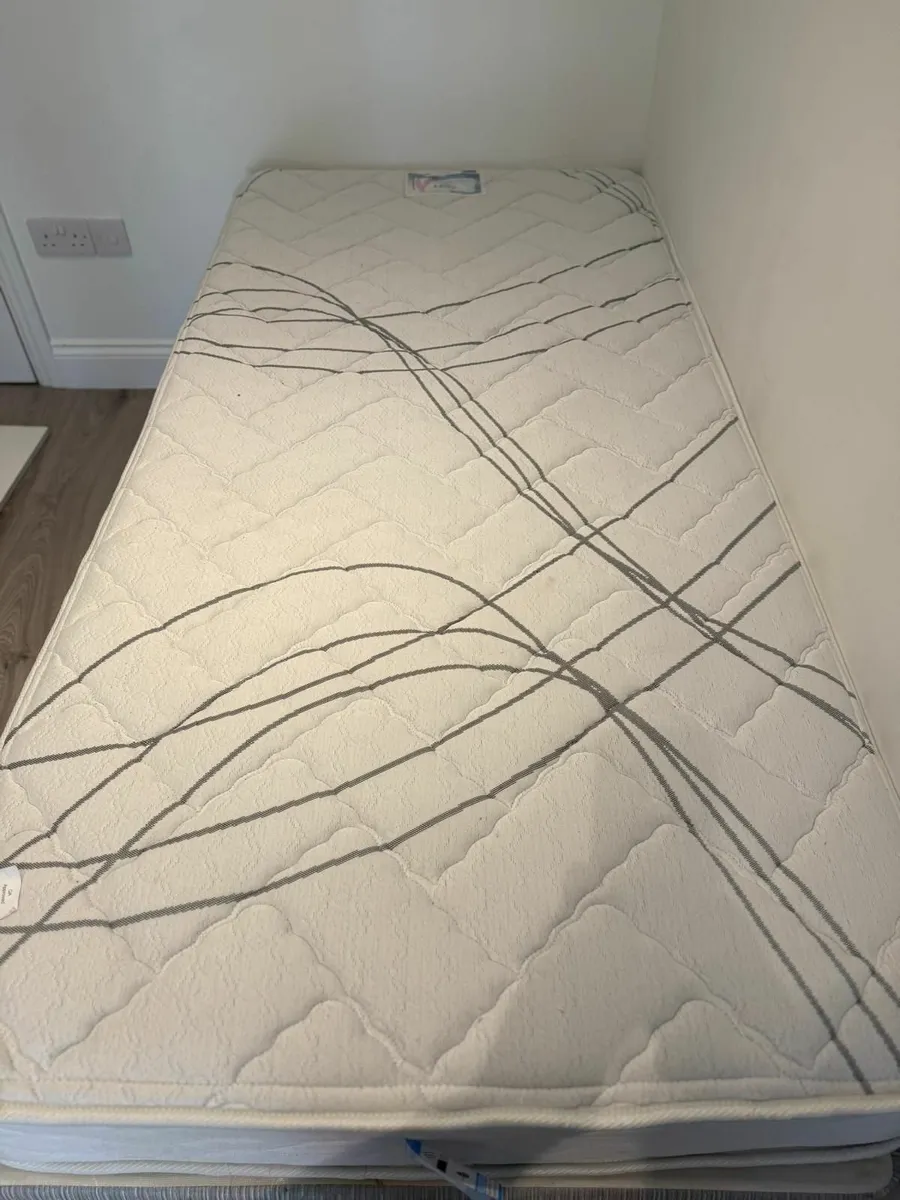 Single bed - Image 2