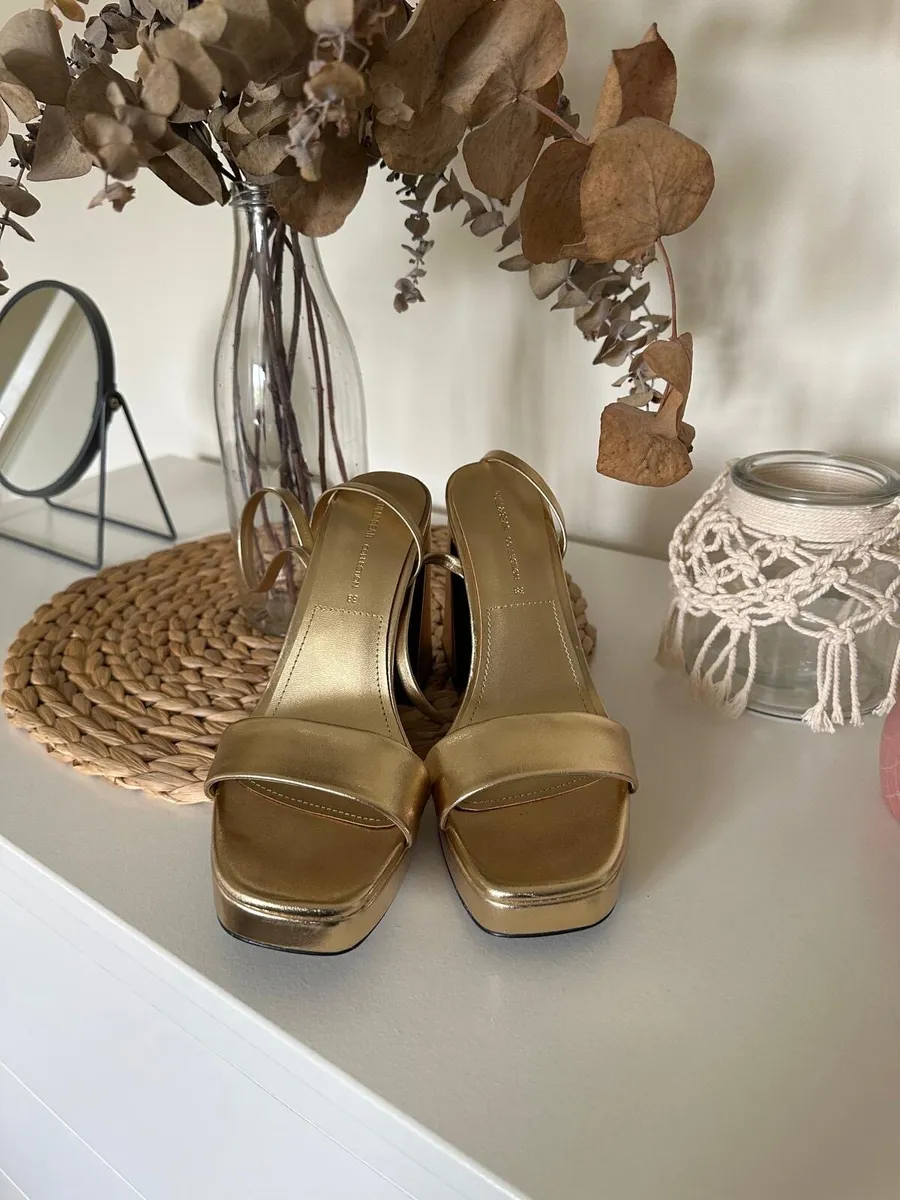 Golden High heels - Image 2