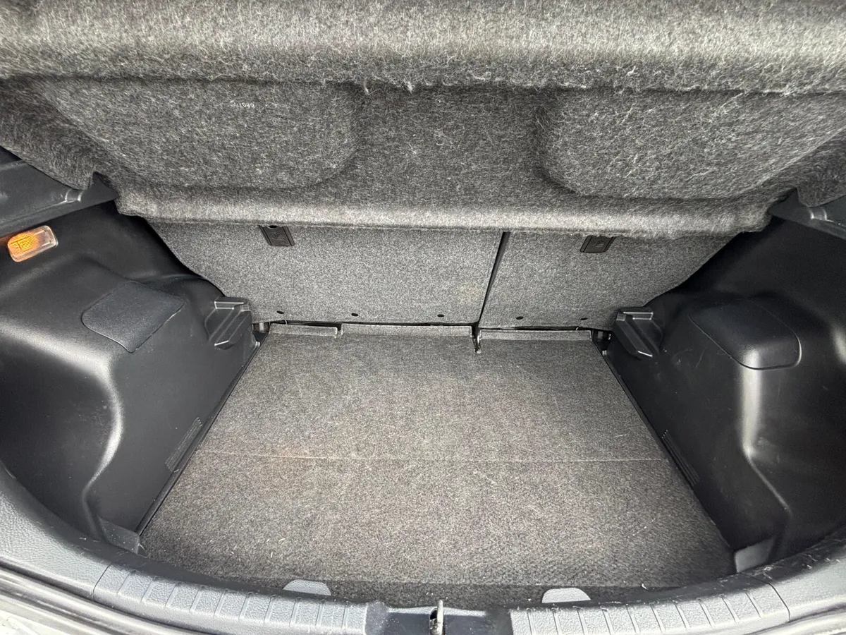 Toyota Yaris 2015 - Image 4