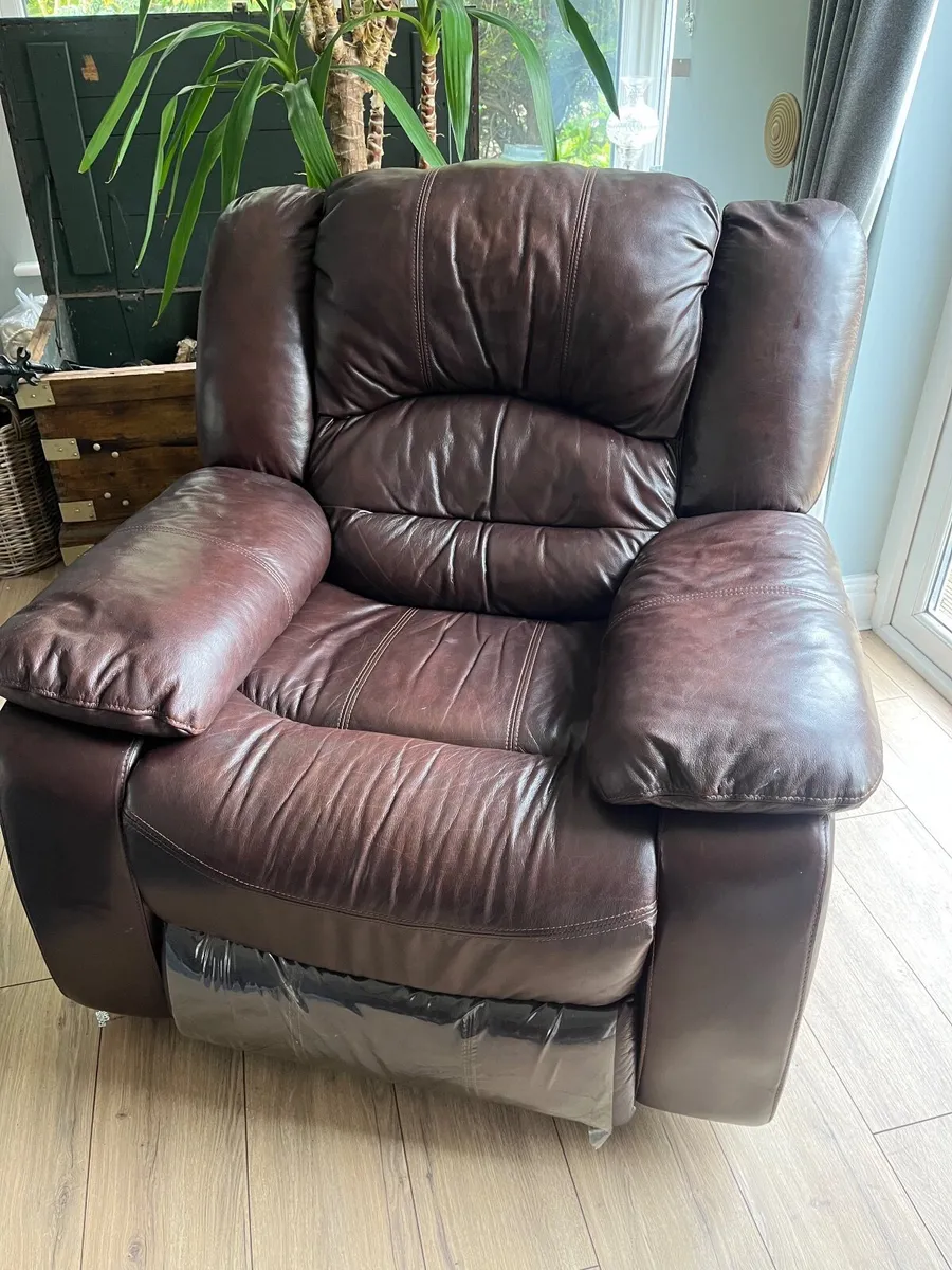 Recliner Chair - Image 3