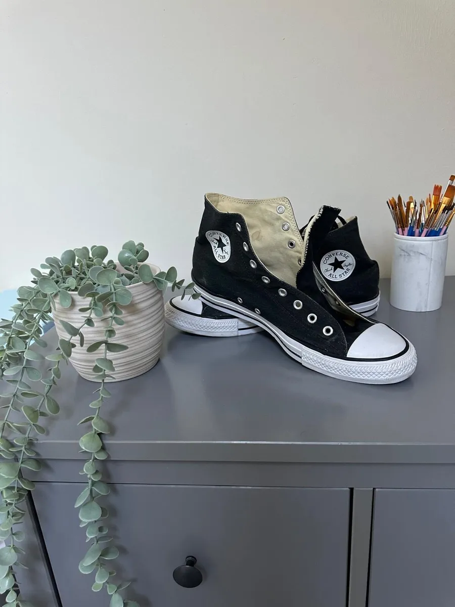 Black converse - Image 1