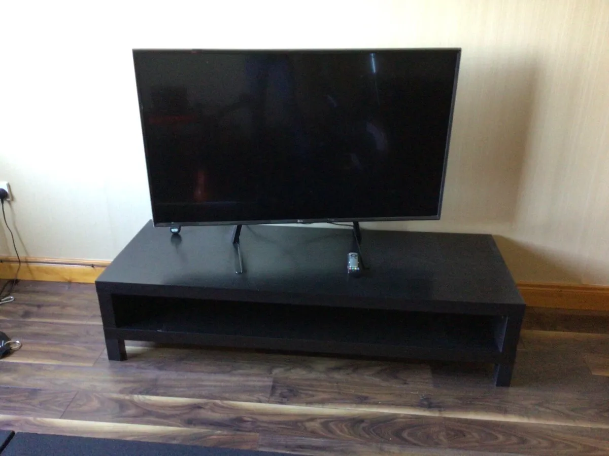 TV stand & shelving - Image 1