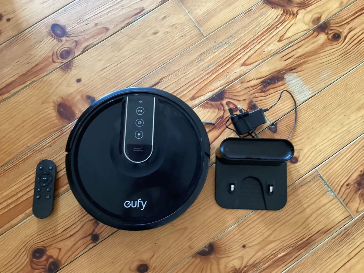 Eufy RoboVac 35c cordless hoover - Image 1