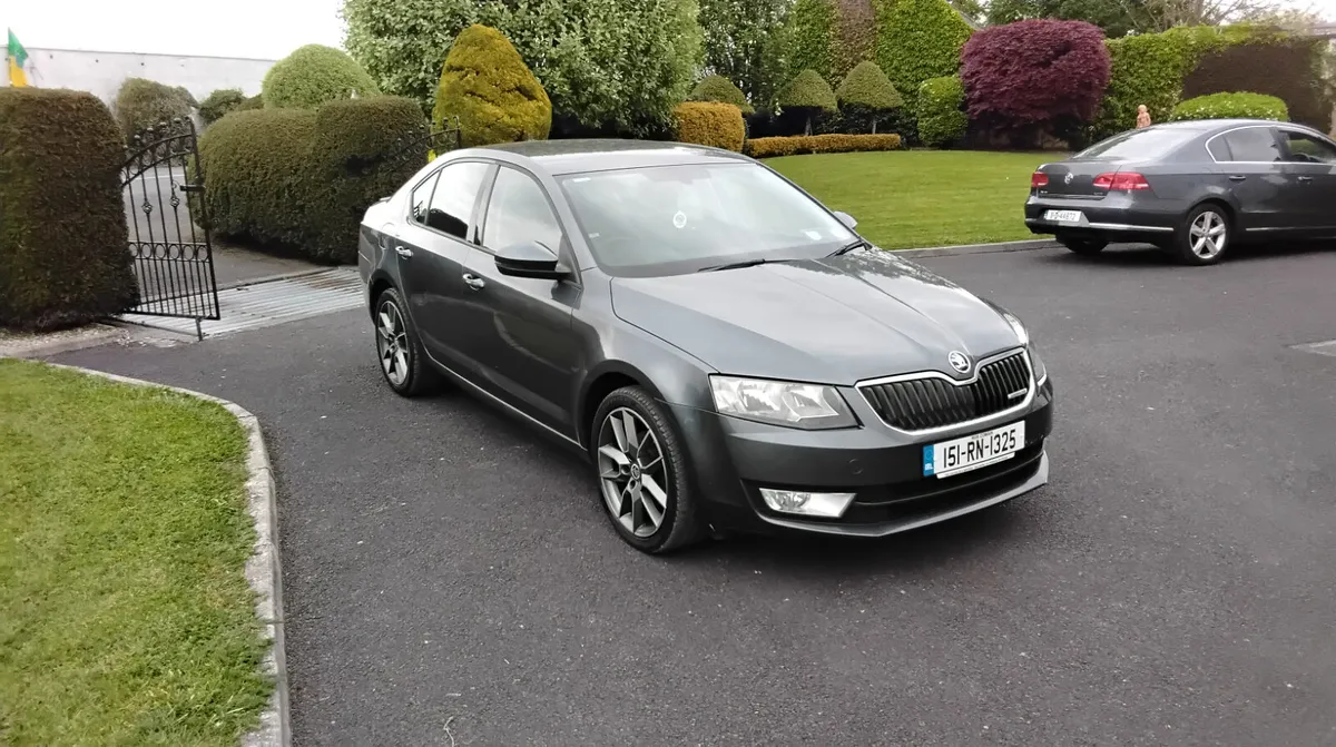 SKODA OCTAVIA 1.6 TDI  ACTIVE - Image 4