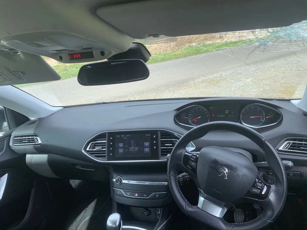 2016 Peugeot 308 Allure - Image 3