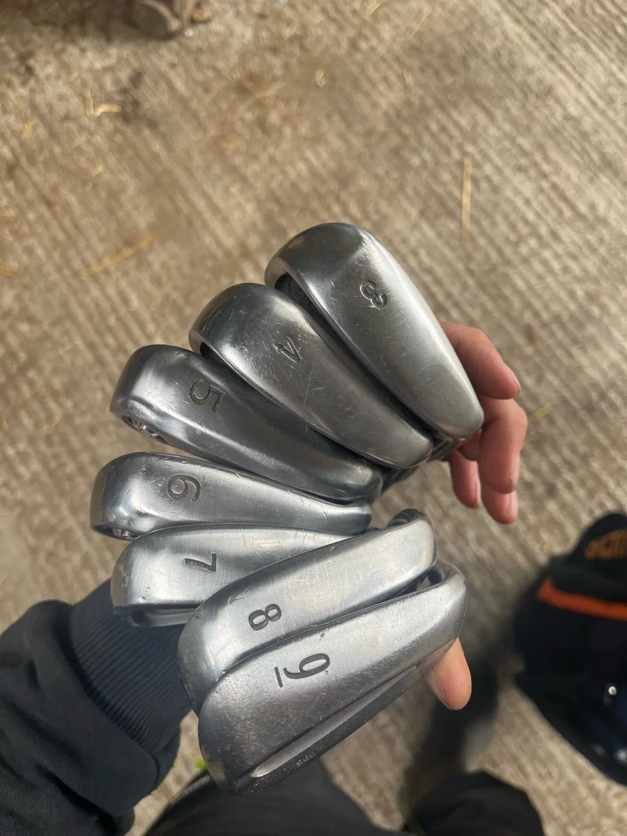 Golf clubs and bag - Image 4