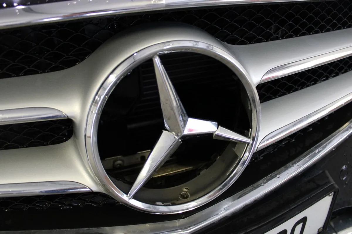 Mercedes-Benz E-Class E 220D AMG Line A/T - Image 3