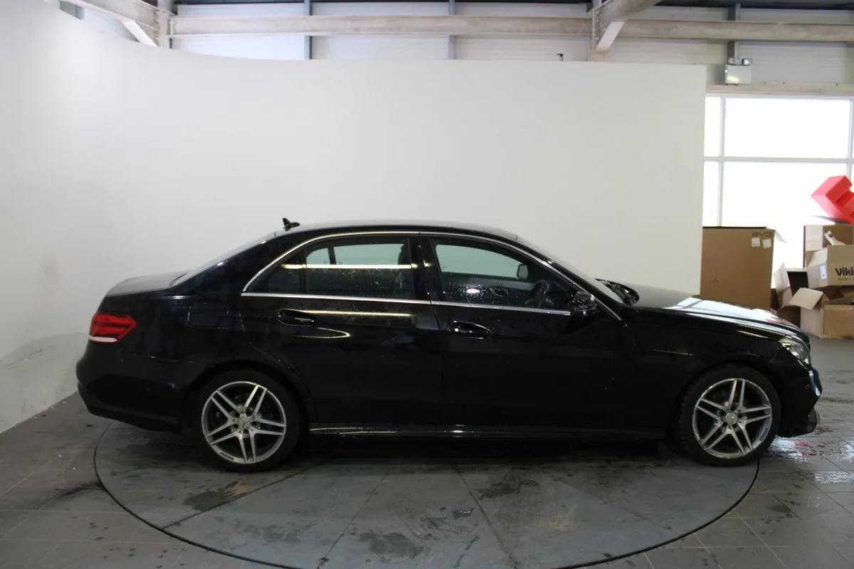 Mercedes-Benz E-Class E 220D AMG Line A/T - Image 4