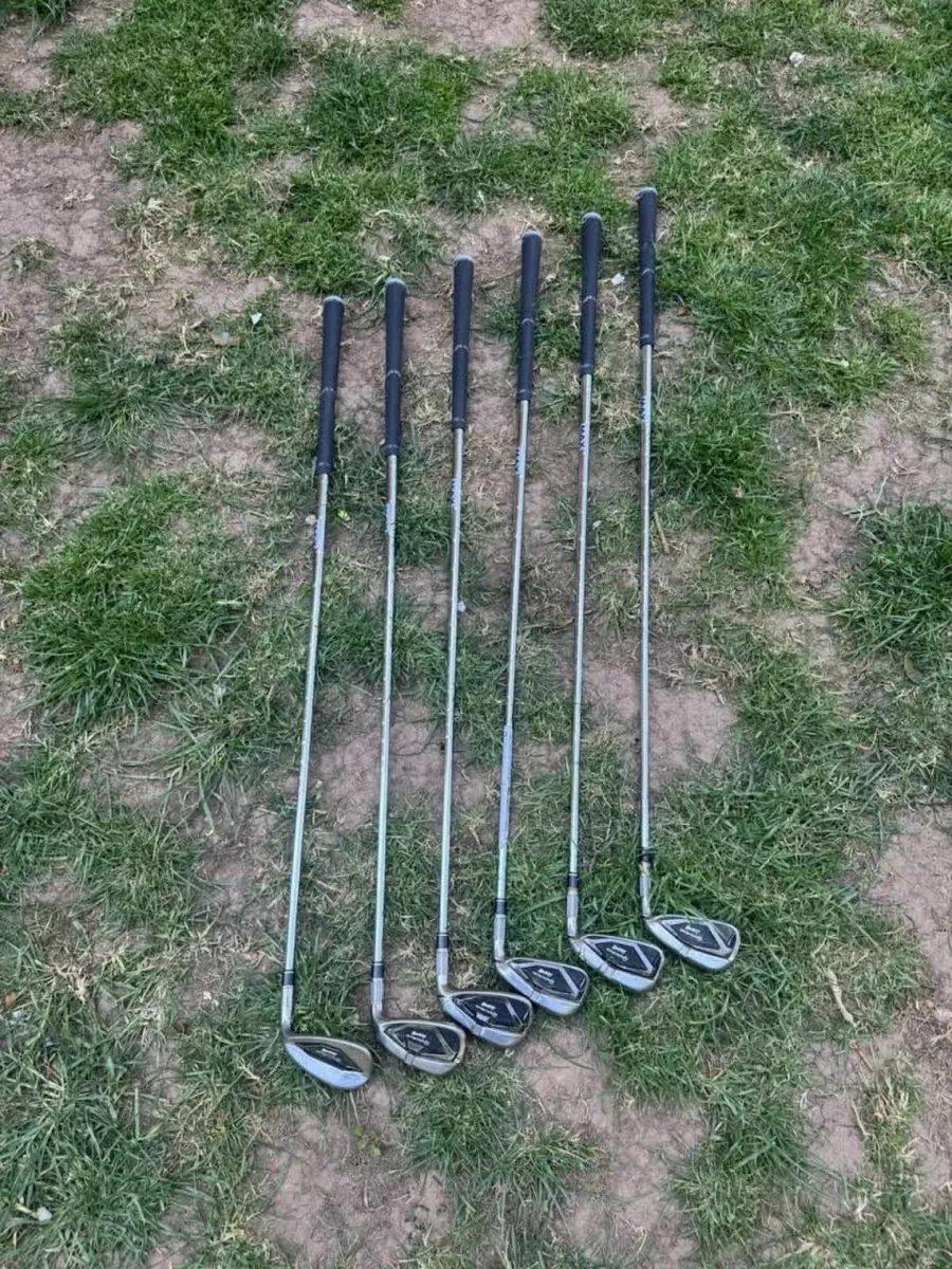 Taylormade M4 irons 5-SW - Image 1