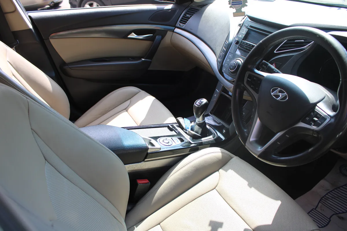 Hyundai i40 1.7 EXECUTIVE PLUS 2015 - Image 2