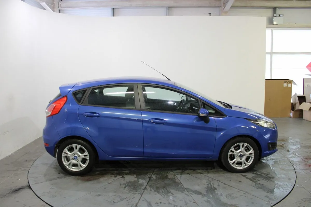 Ford Fiesta 1.0 65ps Zetec - Image 3