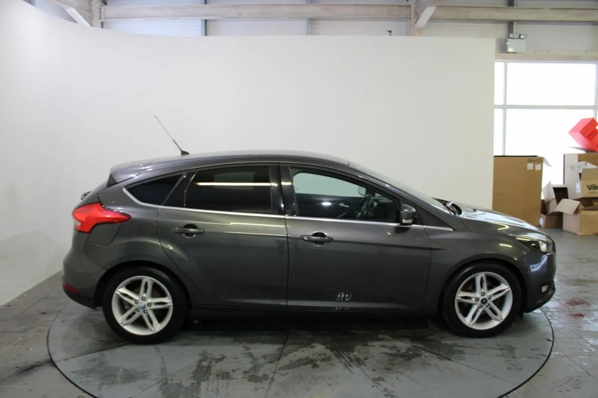 Ford Focus 1.5 Tdci 120PS Zetec - Image 3